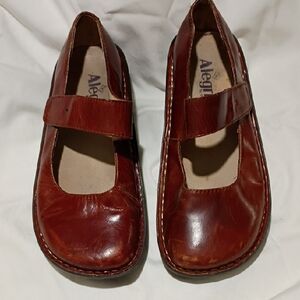 Alegria Brown Leather Flats with Classic Design